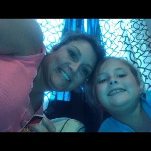 Meet your Posher, Courtney